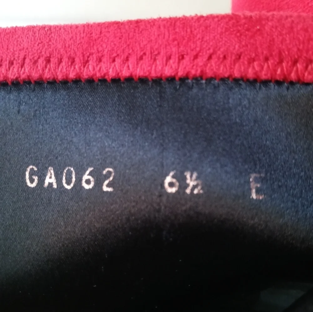 👠 NWOT Good American Icon Red Suede Ankle Booties. Size 6.5